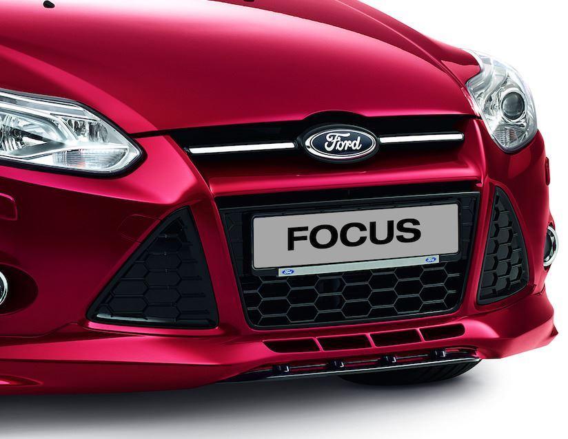 Ford Focus Front Bumper Skirt with high gloss black aerofoil 01/2011 08/2014