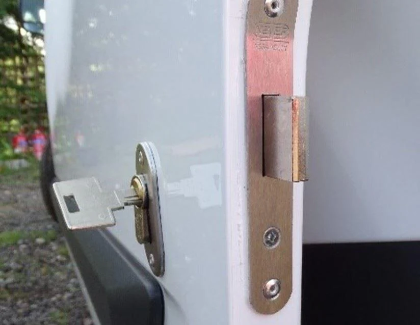 Ford Garrison DeadLock. Side loading door, from 2014 onwards.