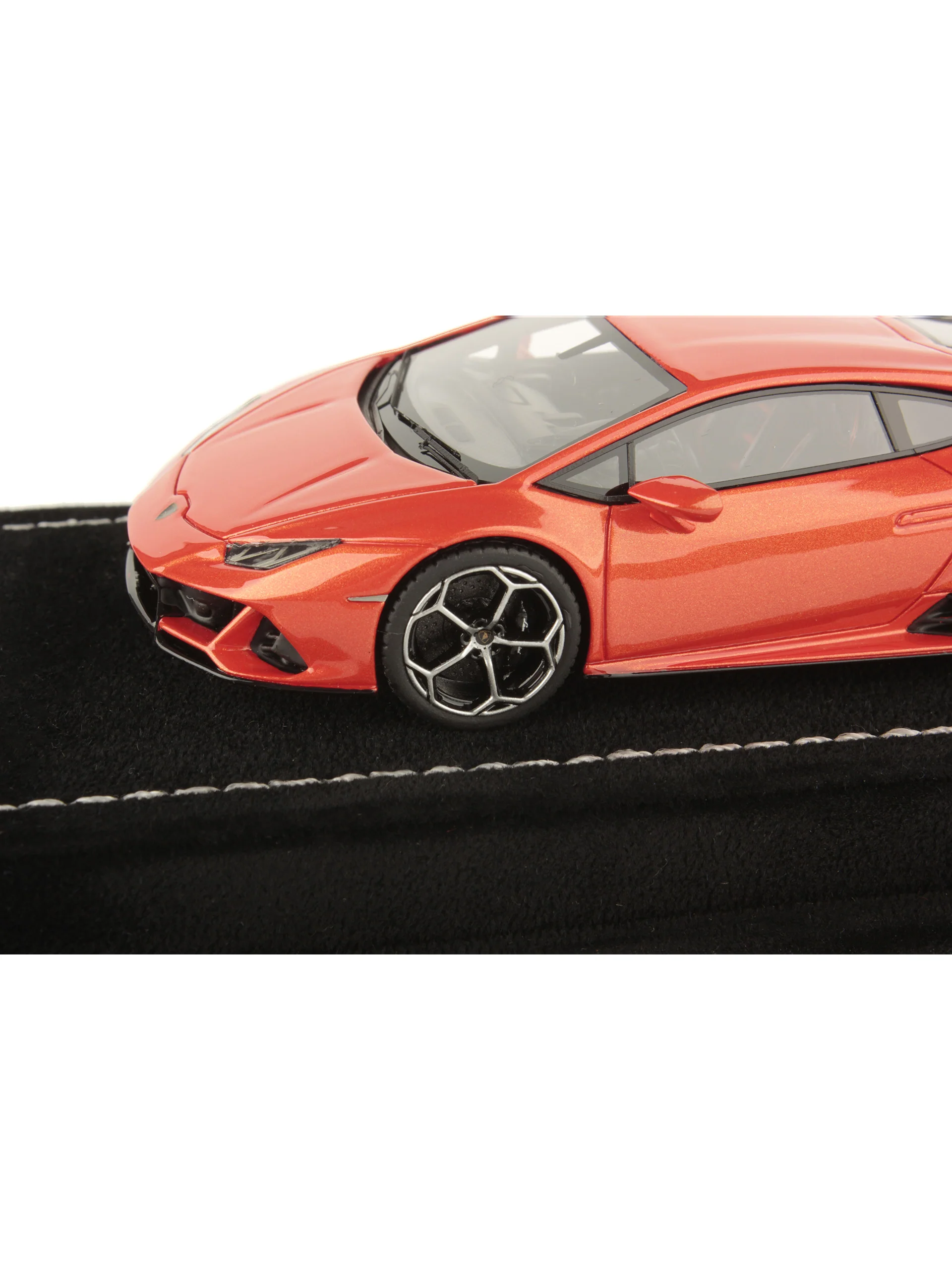 Lamborghini Huracan Evo 1:43 Scale Model By Looksmart - Image 3