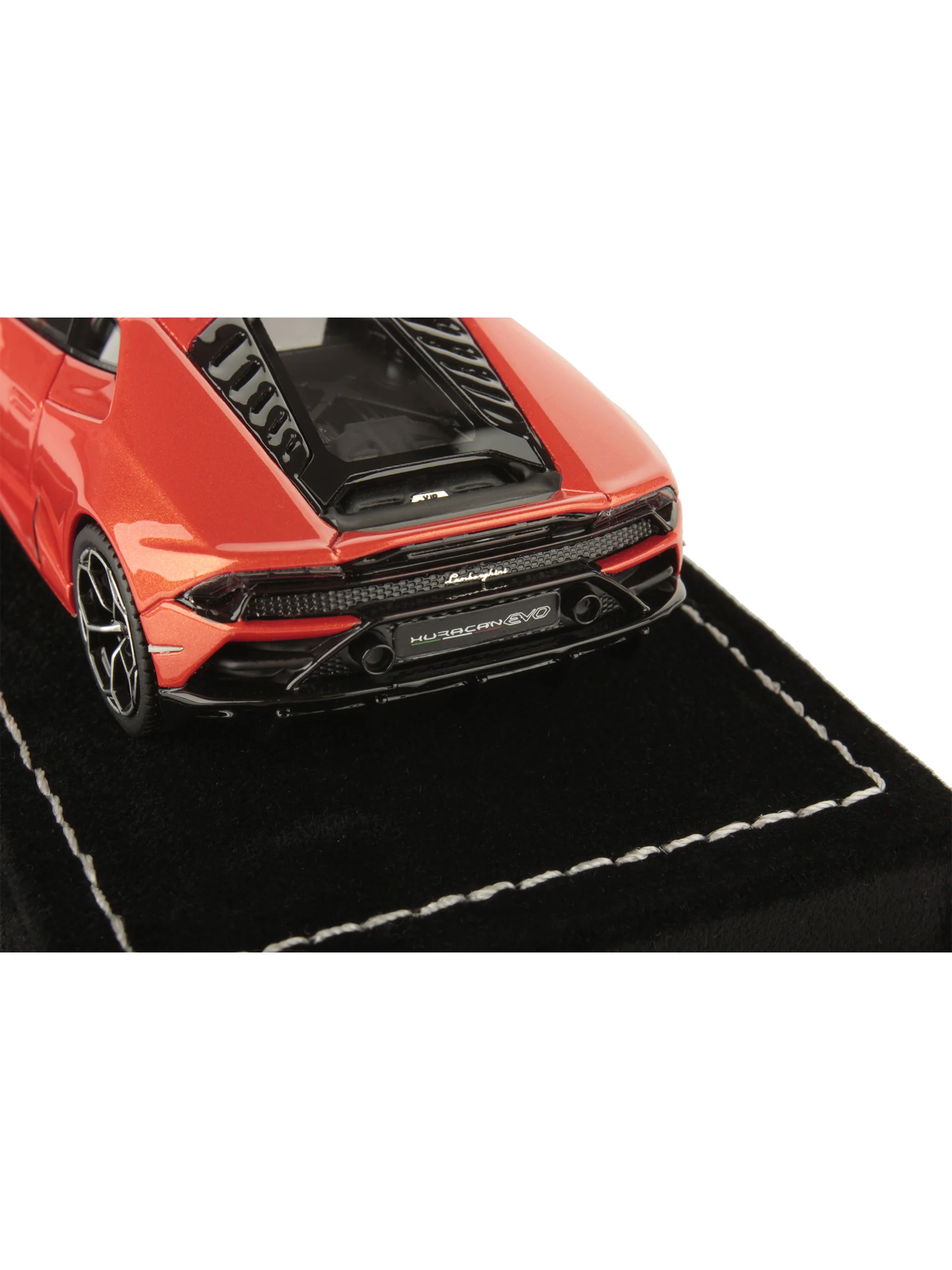 Lamborghini Huracan Evo 1:43 Scale Model By Looksmart - Image 5