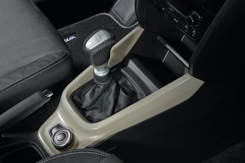 Suzuki Centre Console Coloured Trim Savannah Ivory