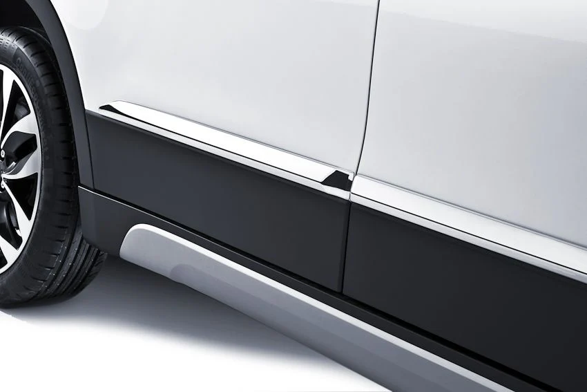 Suzuki Chromed side body trim set