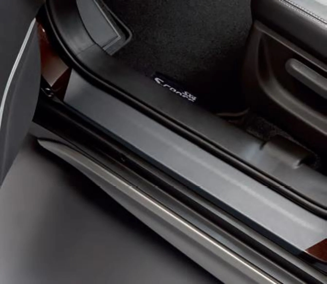 Suzuki Door sill protection foil, transparent