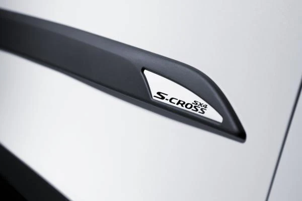 Suzuki Side Body Moulding Badge - Black