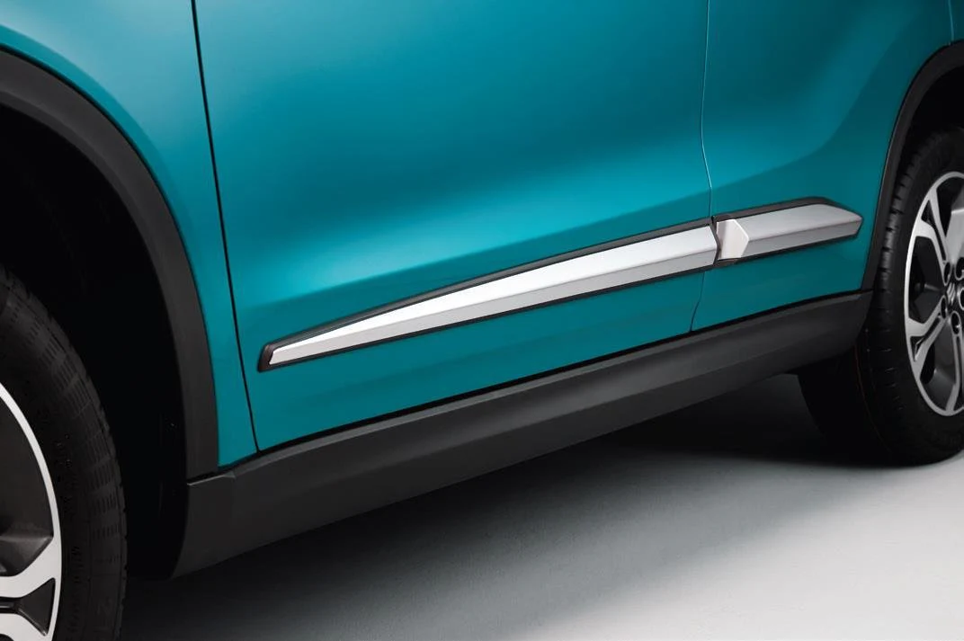Suzuki Side Body Moulding Set Chromed Black