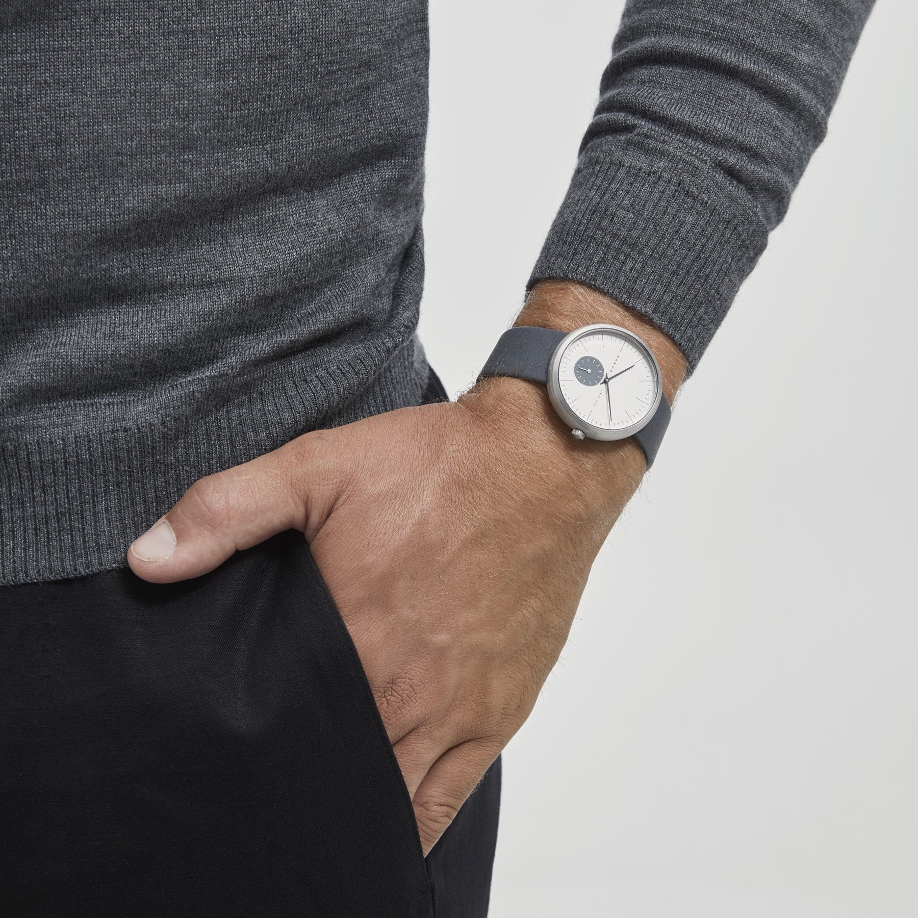 Volvo Watch 40 Grey - Image 3